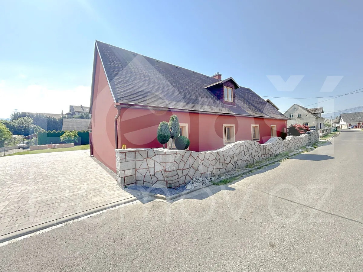 Prodej rodinného domu 315 m², pozemek 1120 m²